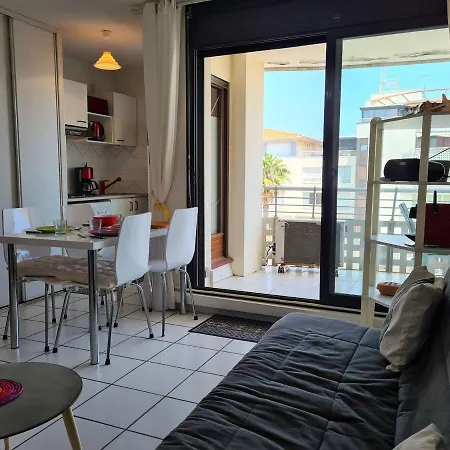 Apartment 2 Pieces Avec Climatisation Et Parking A 50m De La Au Cap D'agde - Fr-1-249-396 Agde