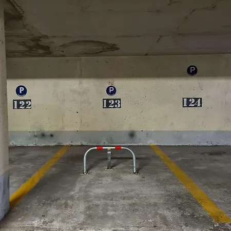 2 Pieces Avec Climatisation Et Parking A 50m De La Au Cap D'agde - Fr-1-249-396 Apartment *